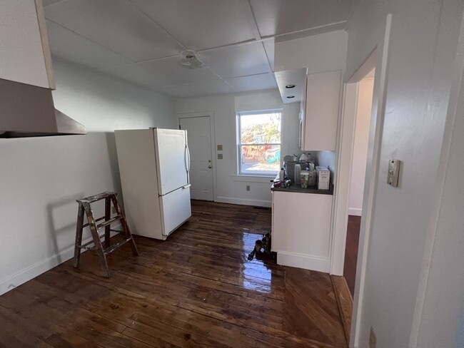 Building Photo - 1 N Spooner St