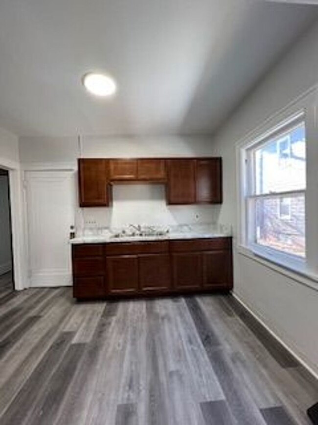 Foto del edificio - 1562 Ivydale Rd