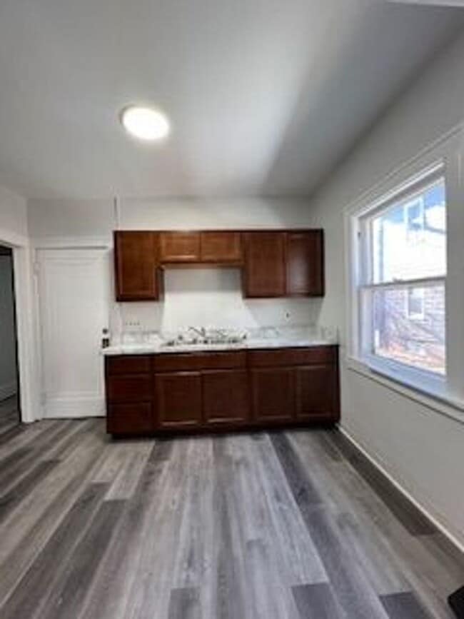 Building Photo - 1562 Ivydale Rd
