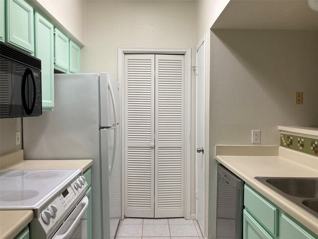 Building Photo - 6500 Harbor Town Dr