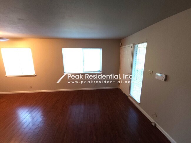 Foto del edificio - Updated 2bd/1ba Foothill Farms Condo with Carport