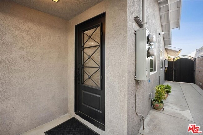 Foto del edificio - 9728 Kessler Ave