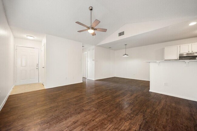 Foto del edificio - 8204 West Gate Blvd