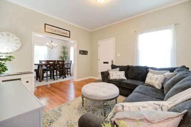 Foto del edificio - 311 E Strong St