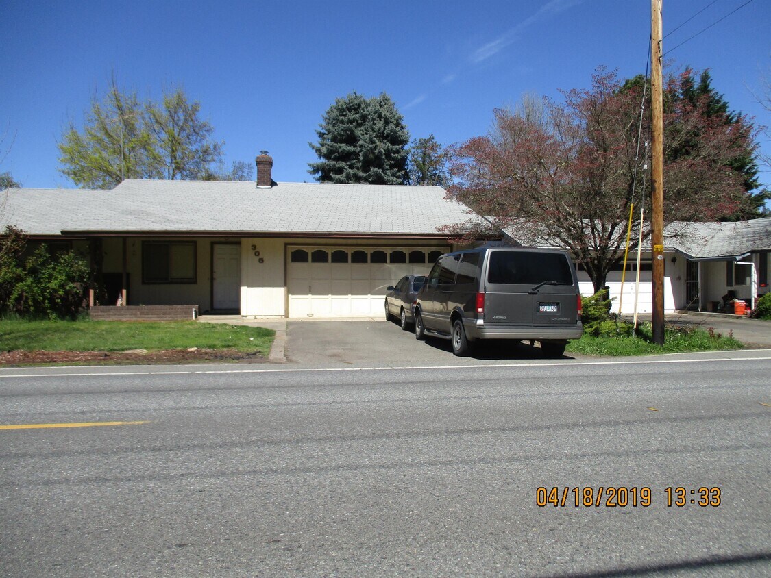 305 Foothill Blvd, Rogue River, OR 97537 House Rental in Rogue River