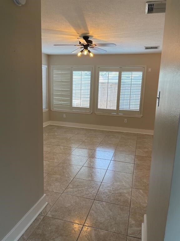 Foto del edificio - 6226 Kings Oaks Ln