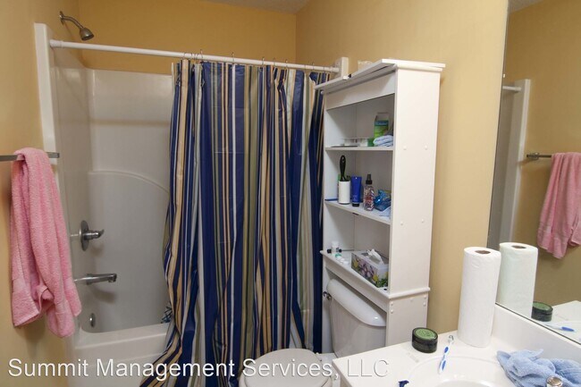 Foto del edificio - 3 br, 3 bath House - 242 Salem Rd. Ext.
