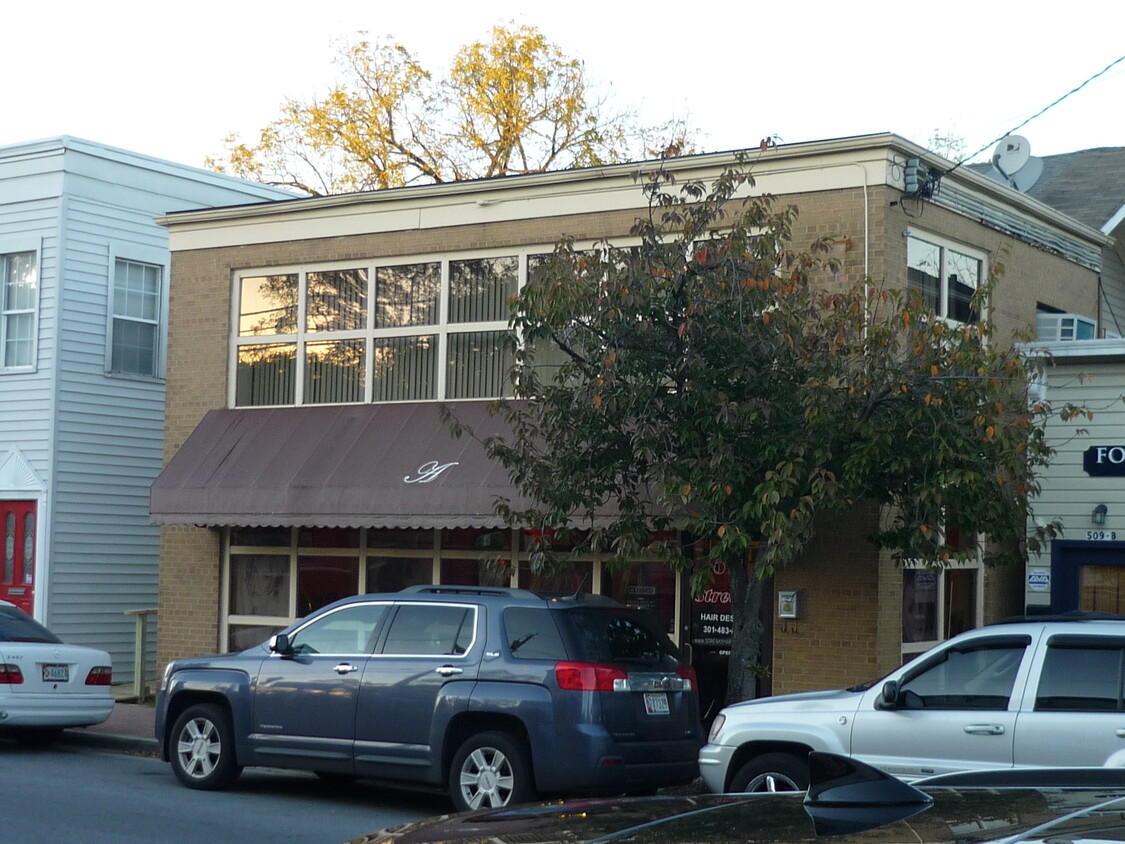 Outside - 511 Main St