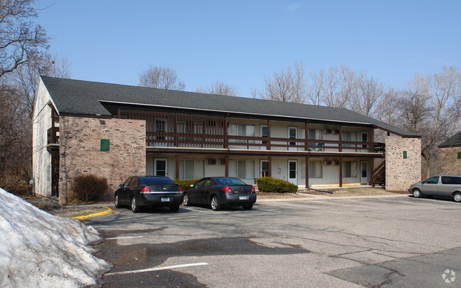 Building Photo - Pine Lake Apartments