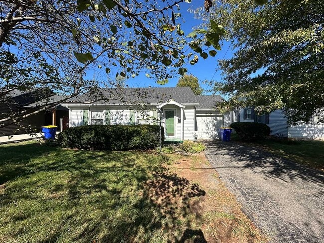 Building Photo - 809 Nutwood St