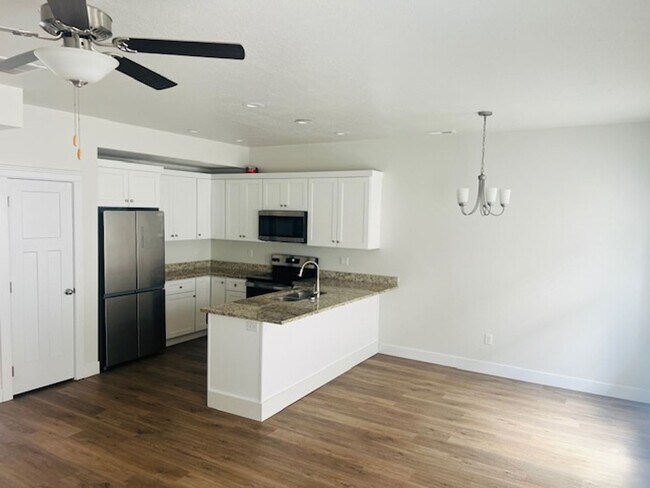 Foto del edificio - 2021 town home with garage and central air