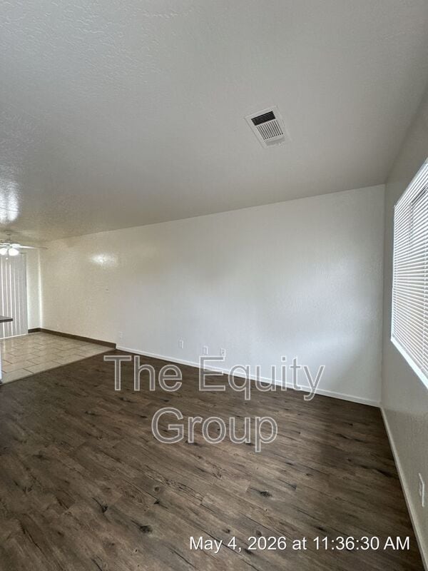 Foto del edificio - 10742 Railroad Ave