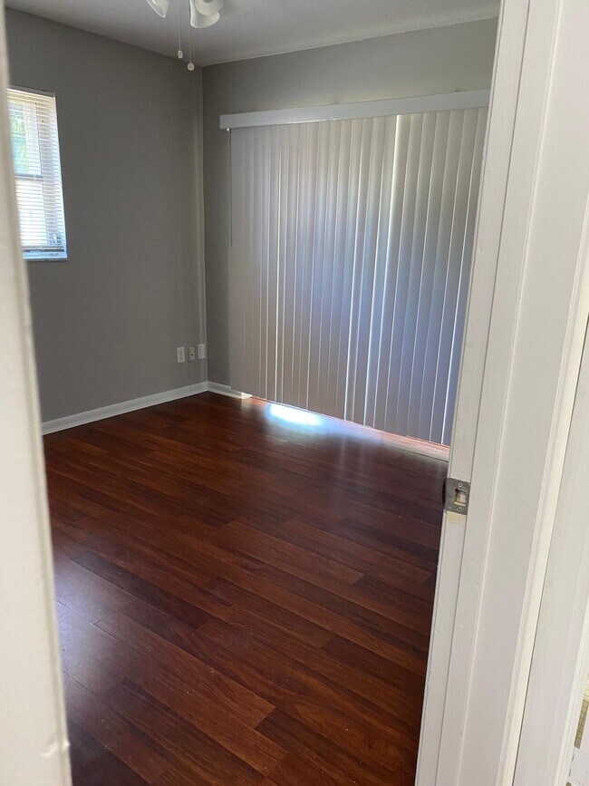 Foto del edificio - 823 S Lake Dr