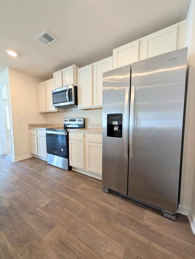 Building Photo - Whitehall Community 3-Bed & 2-Bath Long Term Rental , Longs SC