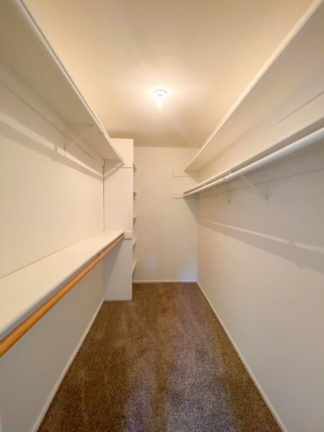Building Photo - Woodman Oaks Apartments