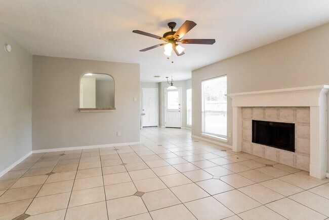 Building Photo - 18326 Forest Dew Dr
