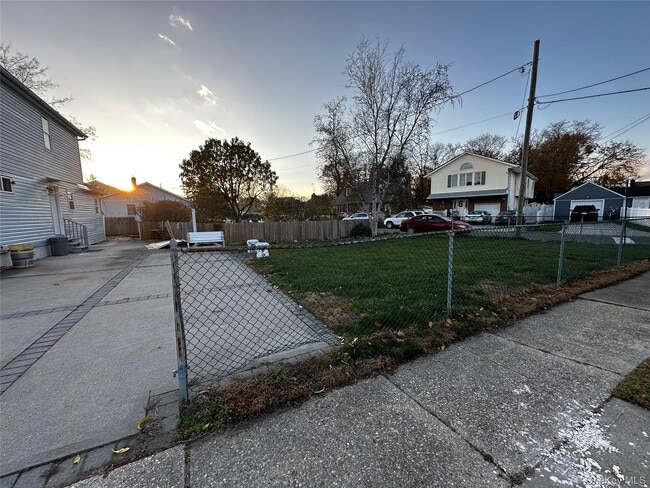 Foto del edificio - 44 Harding Ave