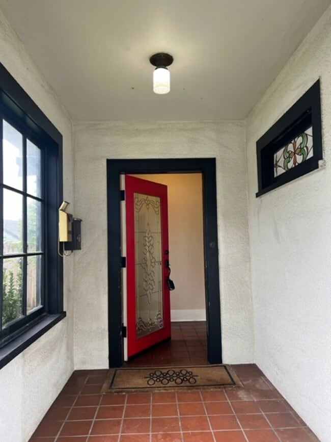 Building Photo - 2520 H St