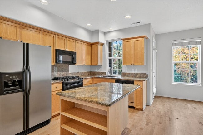 Building Photo - 5889 NE Alder St