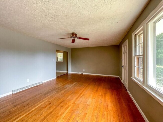 Building Photo - 58 Longview Rd
