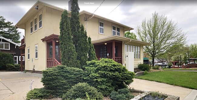 Foto del edificio - 404 E Bloomington St