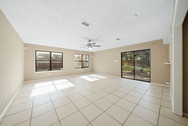 Foto del edificio - 7306 Oswego Dr
