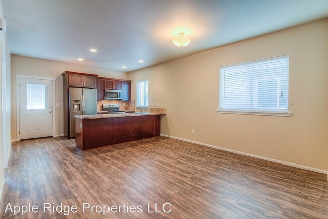 Building Photo - 2414 Woolsey Ln
