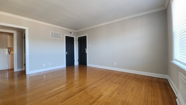 Building Photo - 803 Westwood Dr
