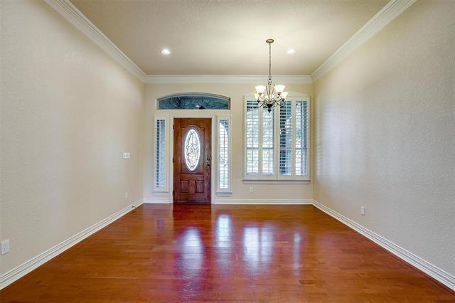 Foto del edificio - 8027 Ravenswood Rd