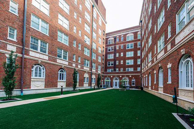 Building Photo - Residences at Forest Park