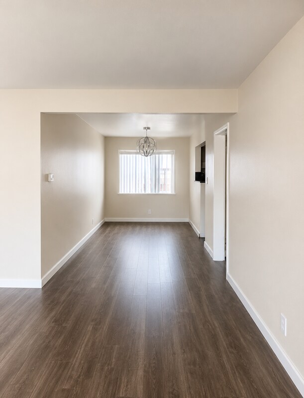 Foto del edificio - 1512 W 103rd St