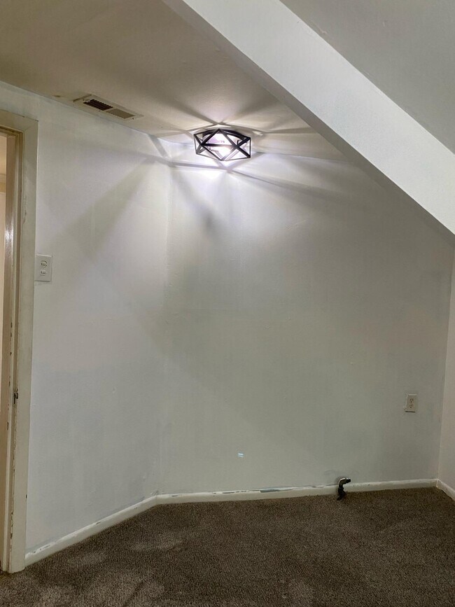 Bedroom #2 (nook) - 213 S 9th St