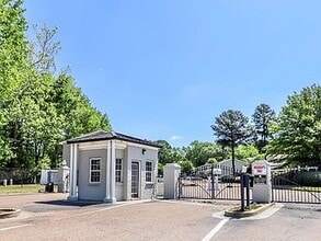 Building Photo - 1802 Jackson Ave W