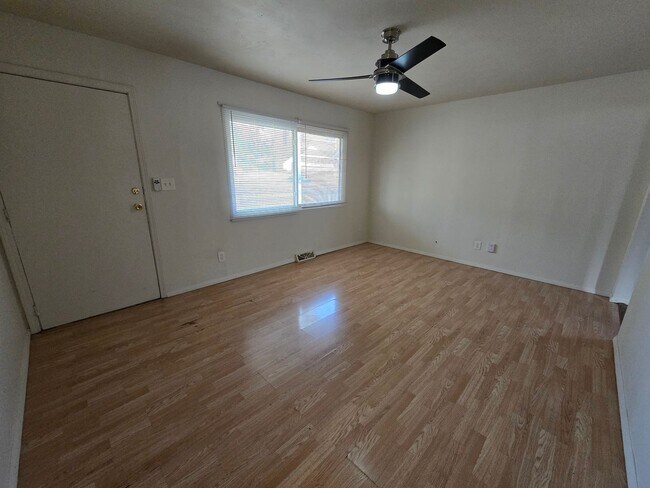 Foto del edificio - 600 S Linden St