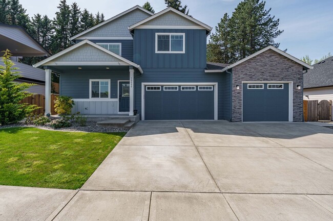 Building Photo - Spacious 4BR Modern Retreat and Luxury Liv...