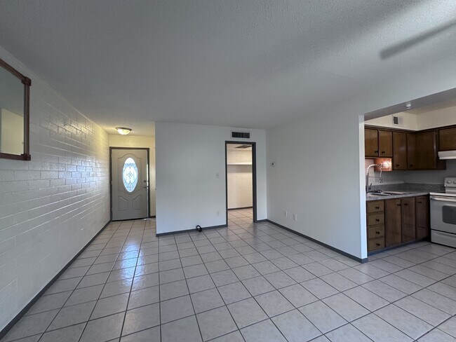 Interior Photo - 2901 East Roosevelt Street