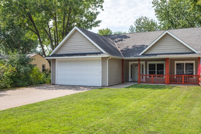 Building Photo - 8844 Pascal Ave