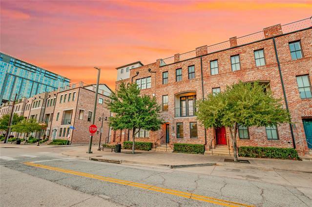 Building Photo - 620 S Pearl Expy