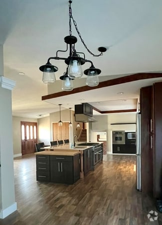 Building Photo - 301 W Mangrum Dr
