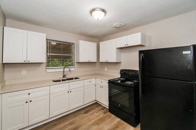 Foto del edificio - 7258 Greenway Dr