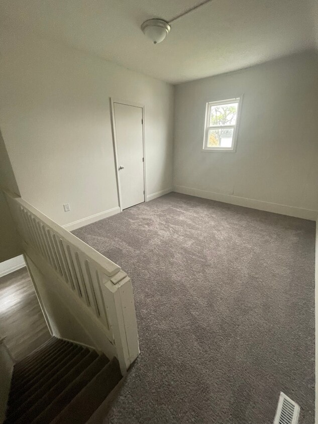 Building Photo - 428 E 2nd St