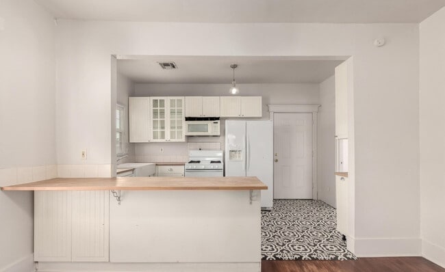 Kitchen - 1505 W Pierce St