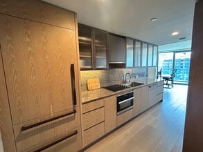 Building Photo - 1000 Auahi St