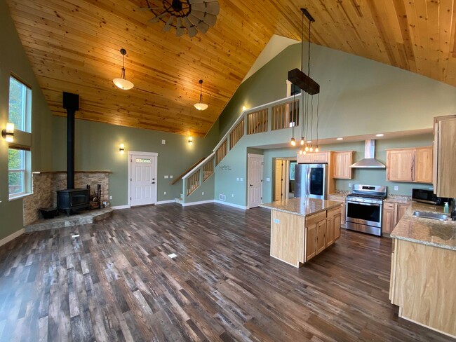 Building Photo - A Mirror Lake Dream Home!  (3) Bed, (2) ba...