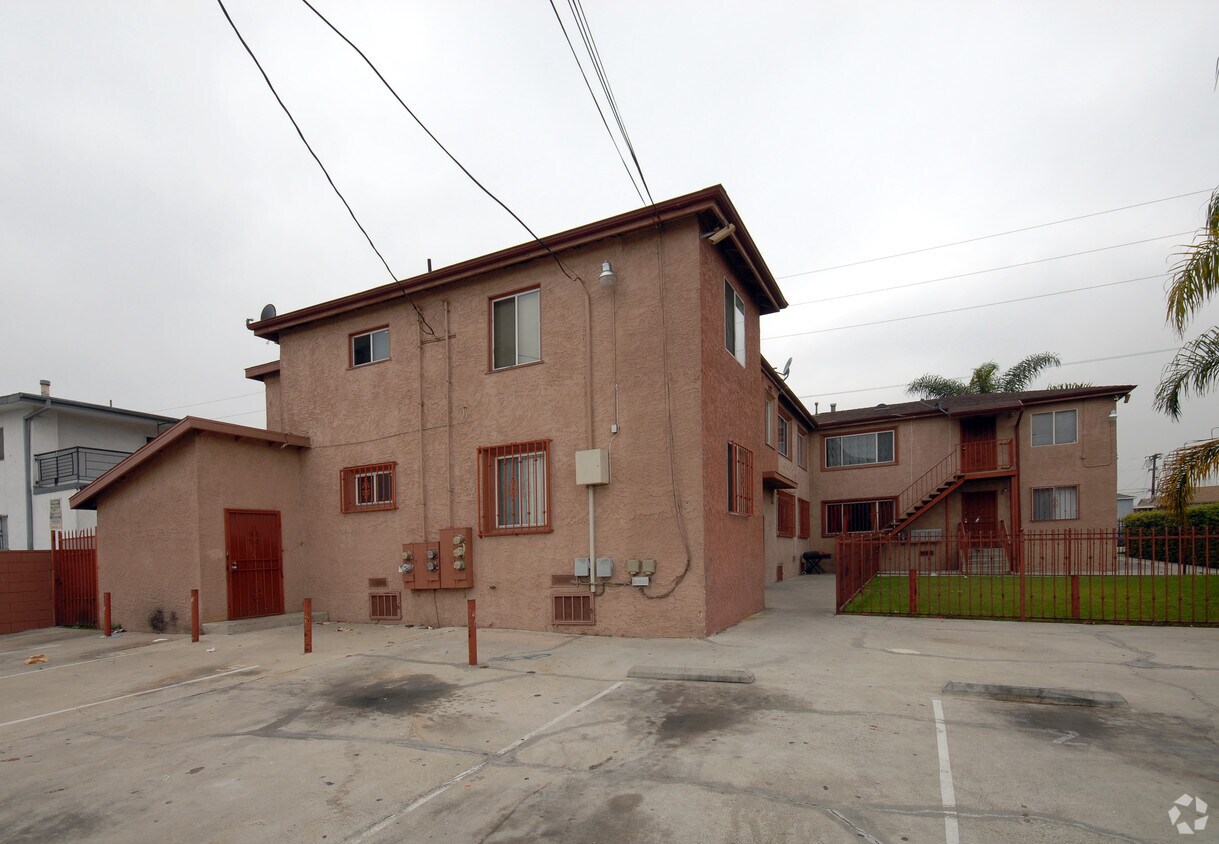 Building Photo - 9520 S Western Ave