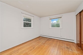 Building Photo - 75 Old Meadow Dr