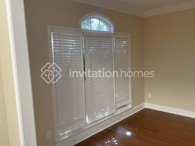 Building Photo - 255 Lawrence Pl