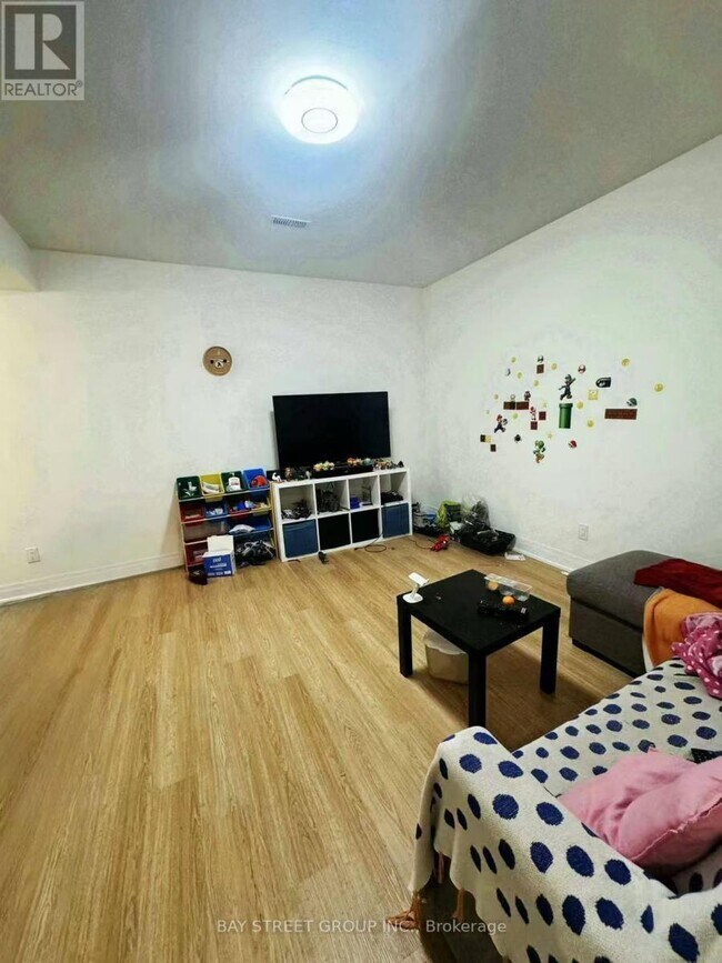 Photo du bâtiment - 82 Robert Eaton Ave.