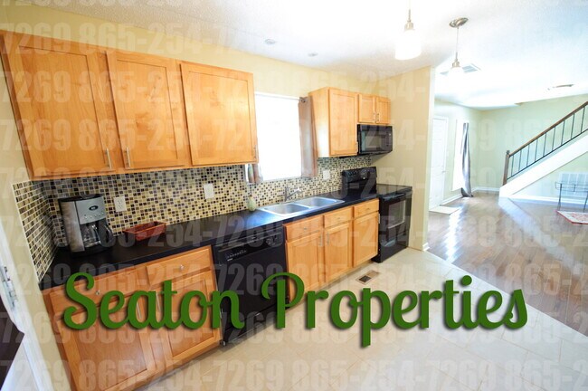 Building Photo - 2020 Woodrow Dr