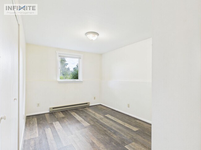 Foto del edificio - 3 Bedroom off East Valley Center!